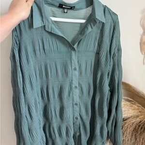 Women's Crinkle Sage Button-Up Blouse